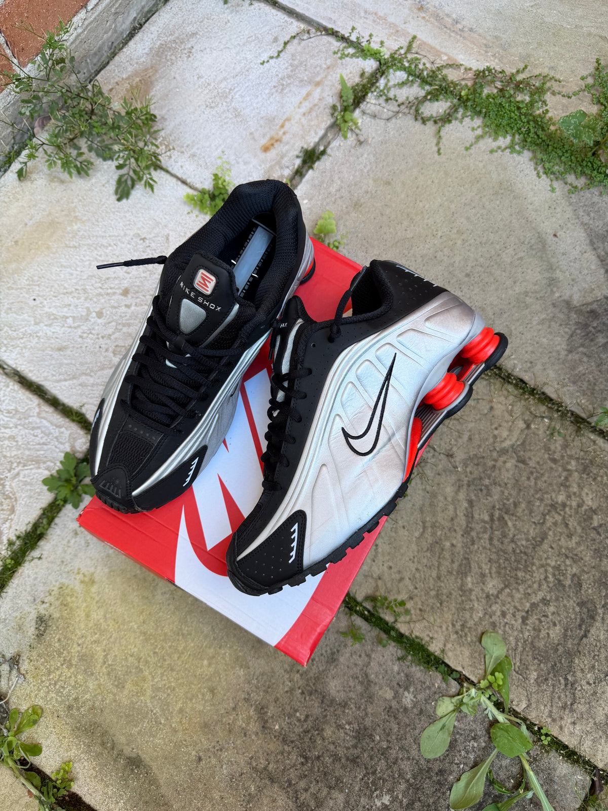 Nike Shox R4 “Black Red Silver” US10 Men’s