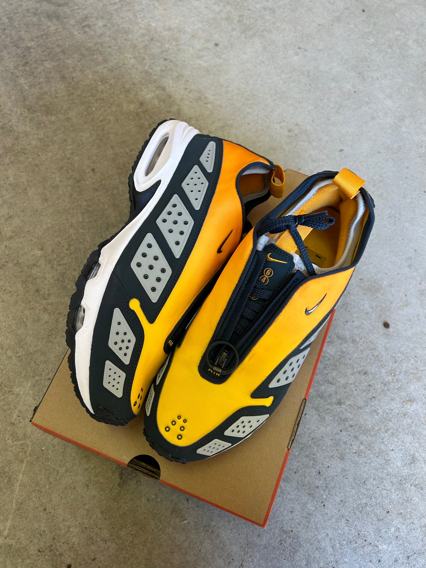 NIKE AIR MAX SNDR Canyon Gold US11.5 Women’s/ 10 Men’s