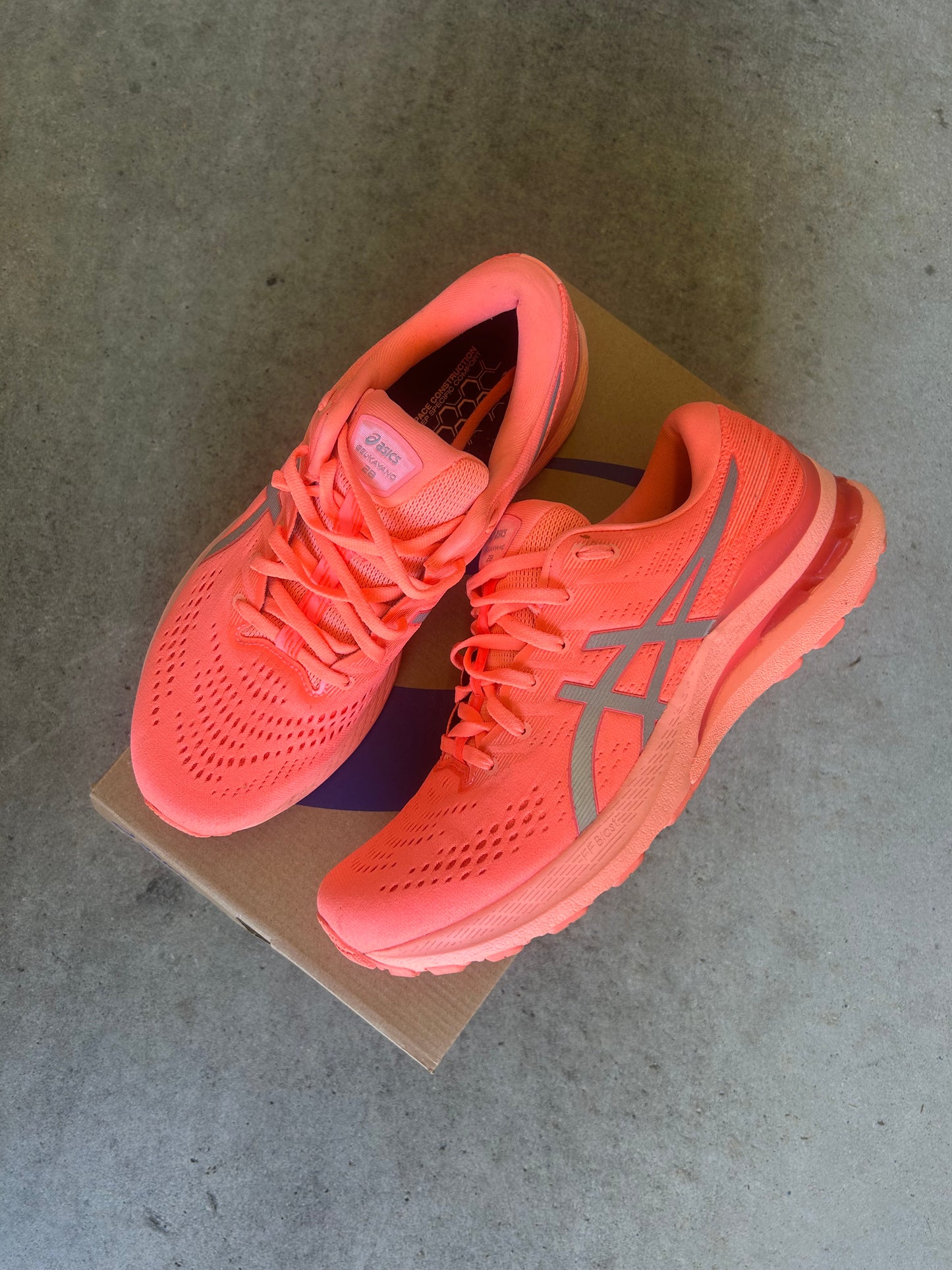 ASICS Gel Kayano 28 Coral Lite Show