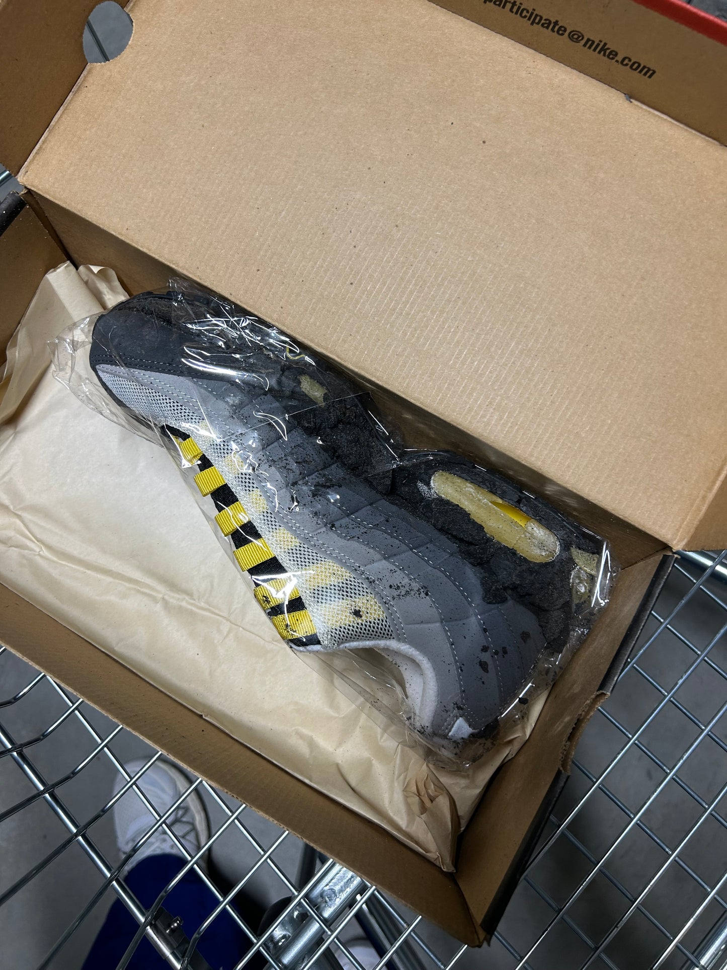Nike Air Max 95 Black/Yellow Streak (1998) US9.5 Men’s