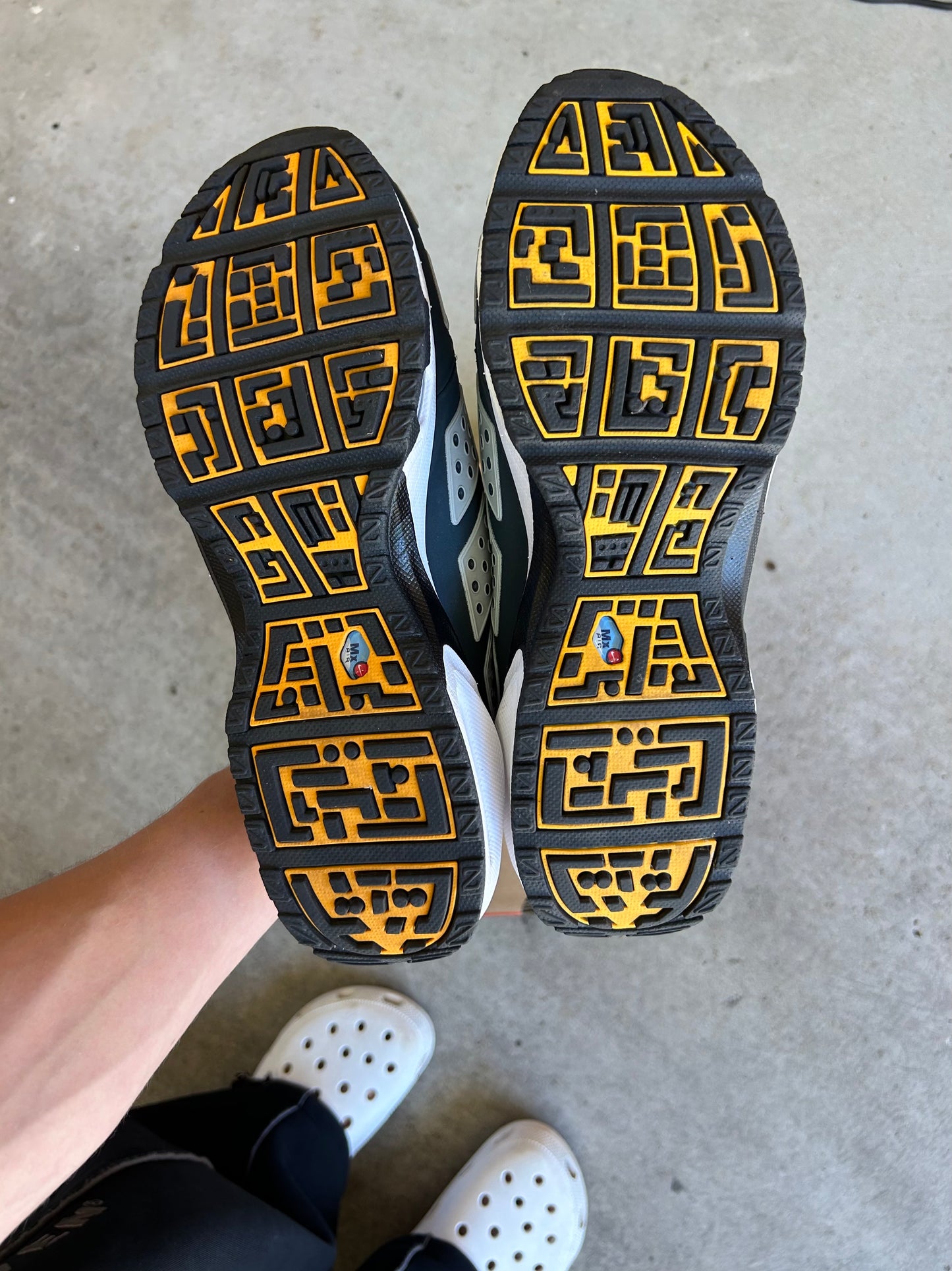 NIKE AIR MAX SNDR Canyon Gold US11.5 Women’s/ 10 Men’s