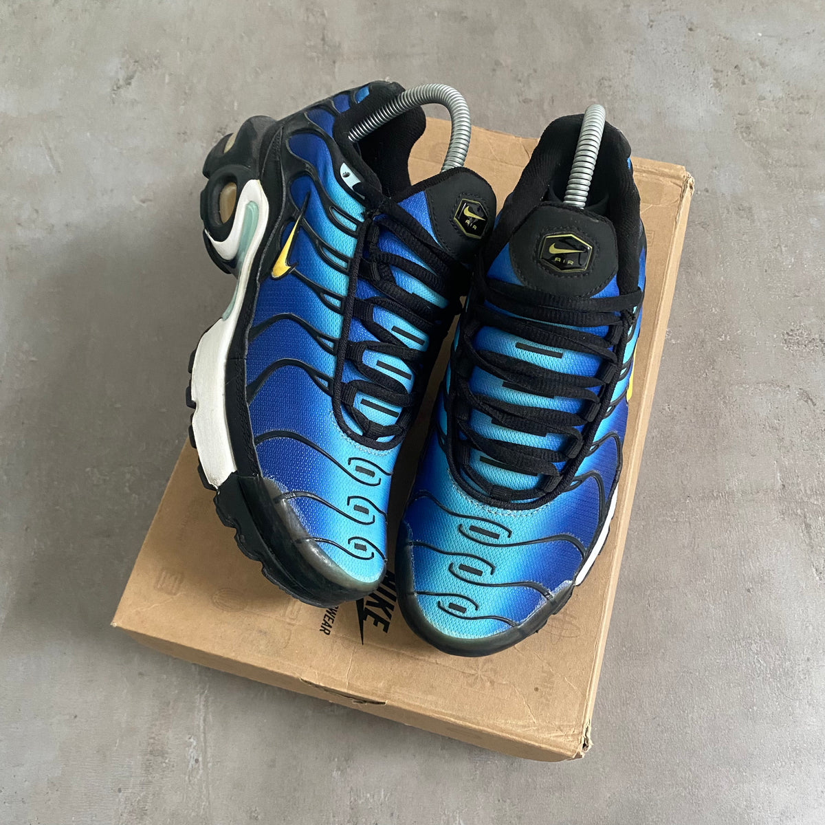 Nike Air Max Plus GS "Hyper Blue" (2018) US6 Men's/ 7.5 Women's