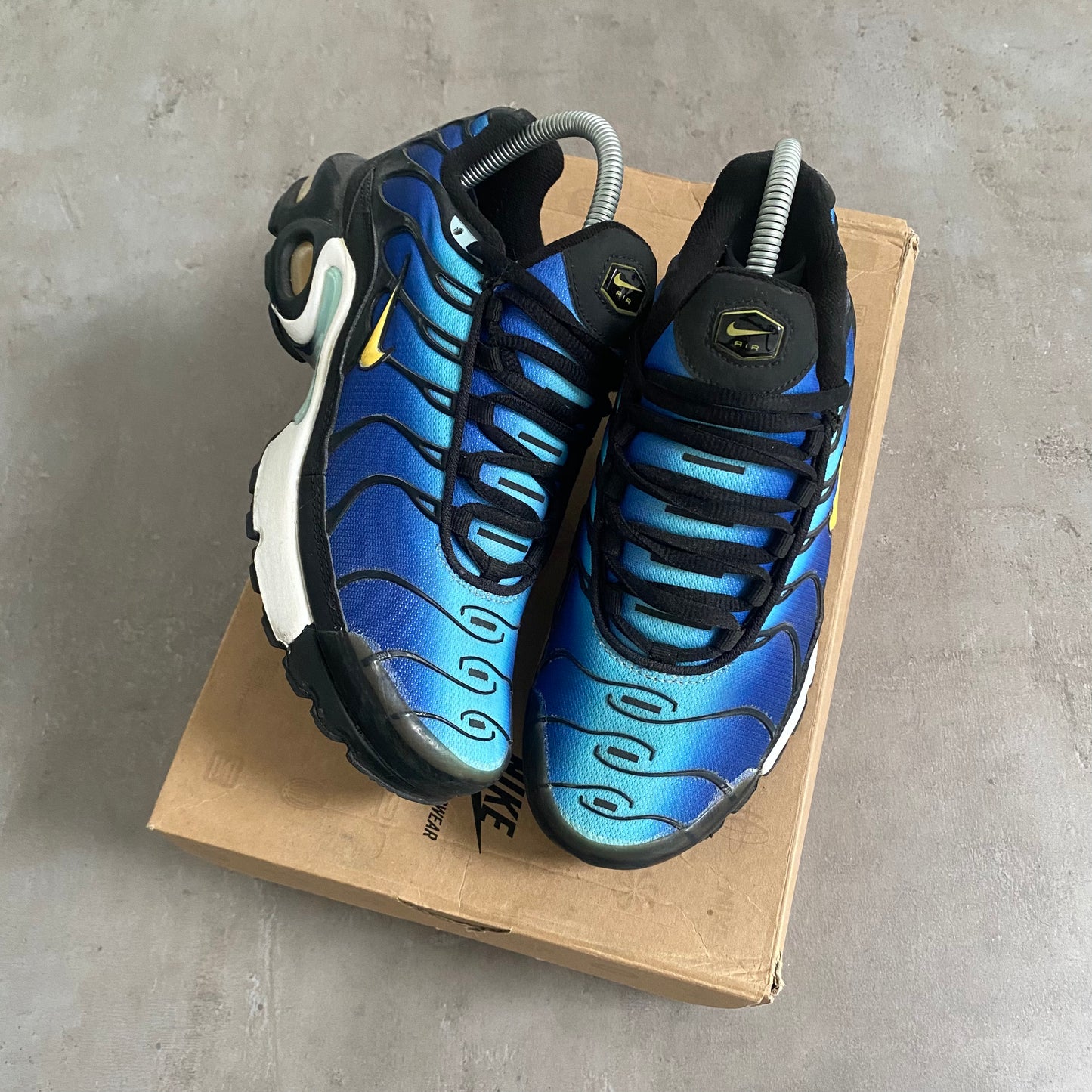 Nike Air Max Plus GS "Hyper Blue" (2018) US6 Men's/ 7.5 Women's