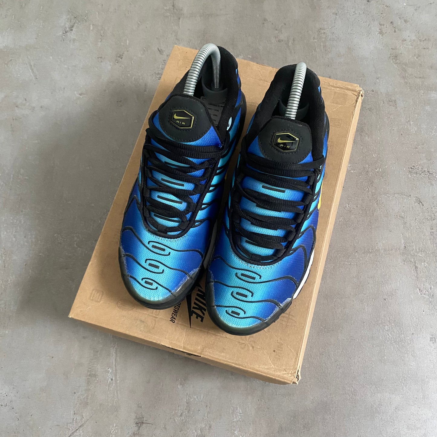 Nike Air Max Plus GS "Hyper Blue" (2018) US6 Men's/ 7.5 Women's