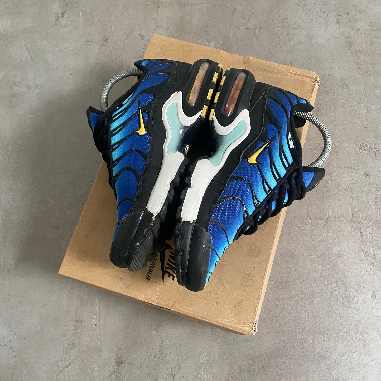 Nike Air Max Plus GS "Hyper Blue" (2018) US6 Men's/ 7.5 Women's