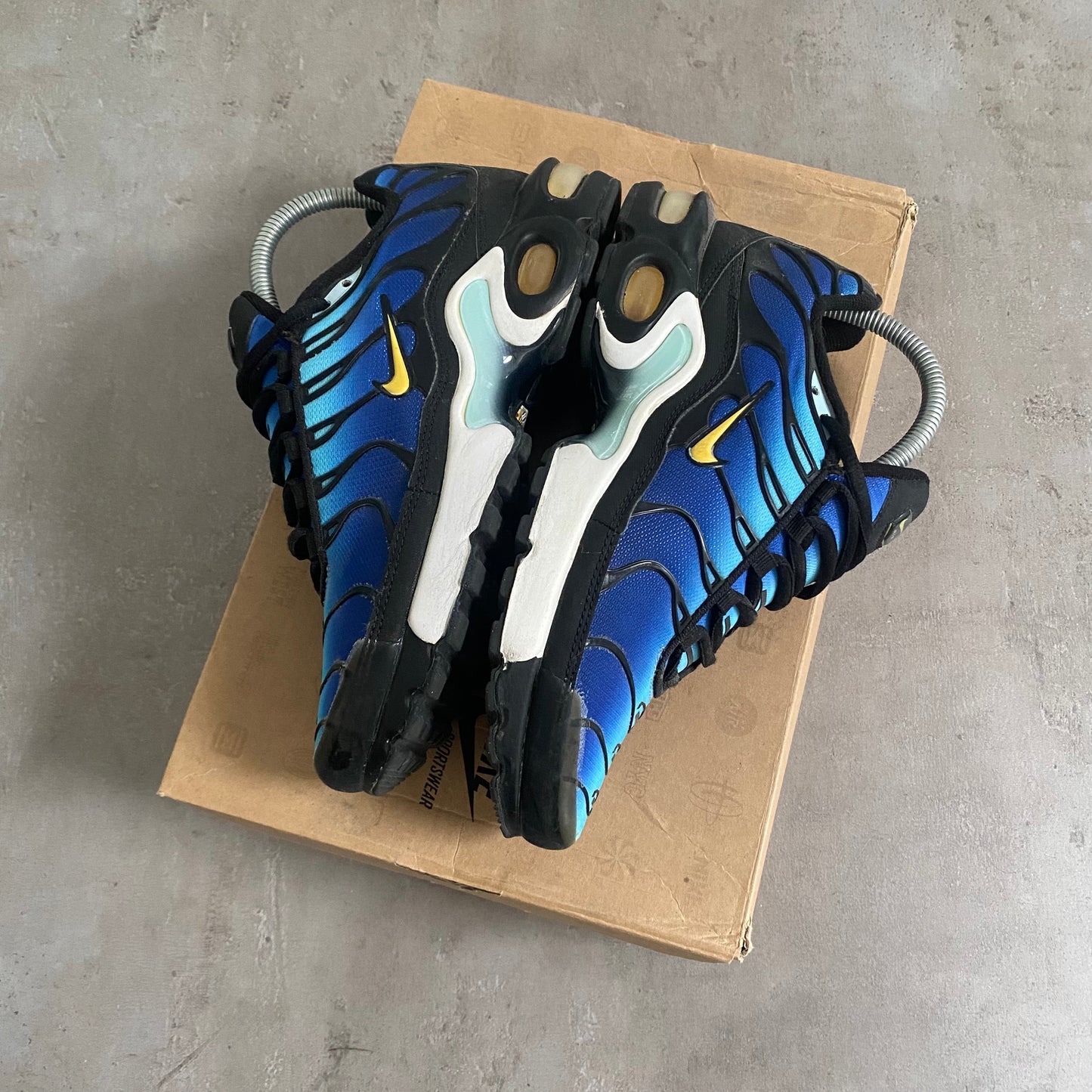 Nike Air Max Plus GS "Hyper Blue" (2018) US6 Men's/ 7.5 Women's