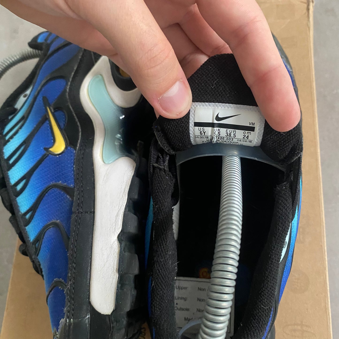 Nike Air Max Plus GS "Hyper Blue" (2018) US6 Men's/ 7.5 Women's