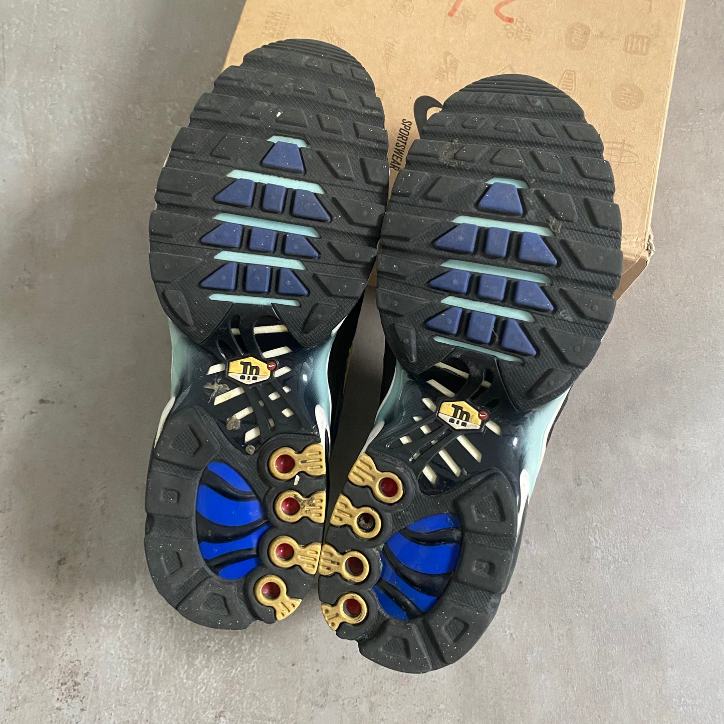 Nike Air Max Plus GS "Hyper Blue" (2018) US6 Men's/ 7.5 Women's