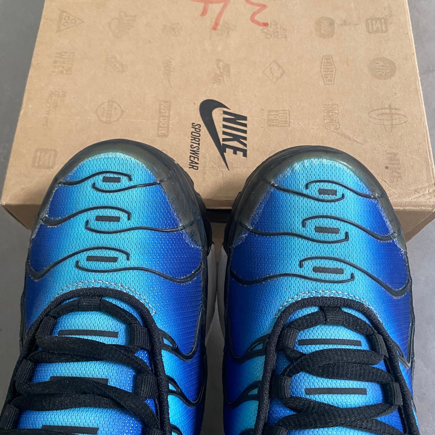 Nike Air Max Plus GS "Hyper Blue" (2018) US6 Men's/ 7.5 Women's