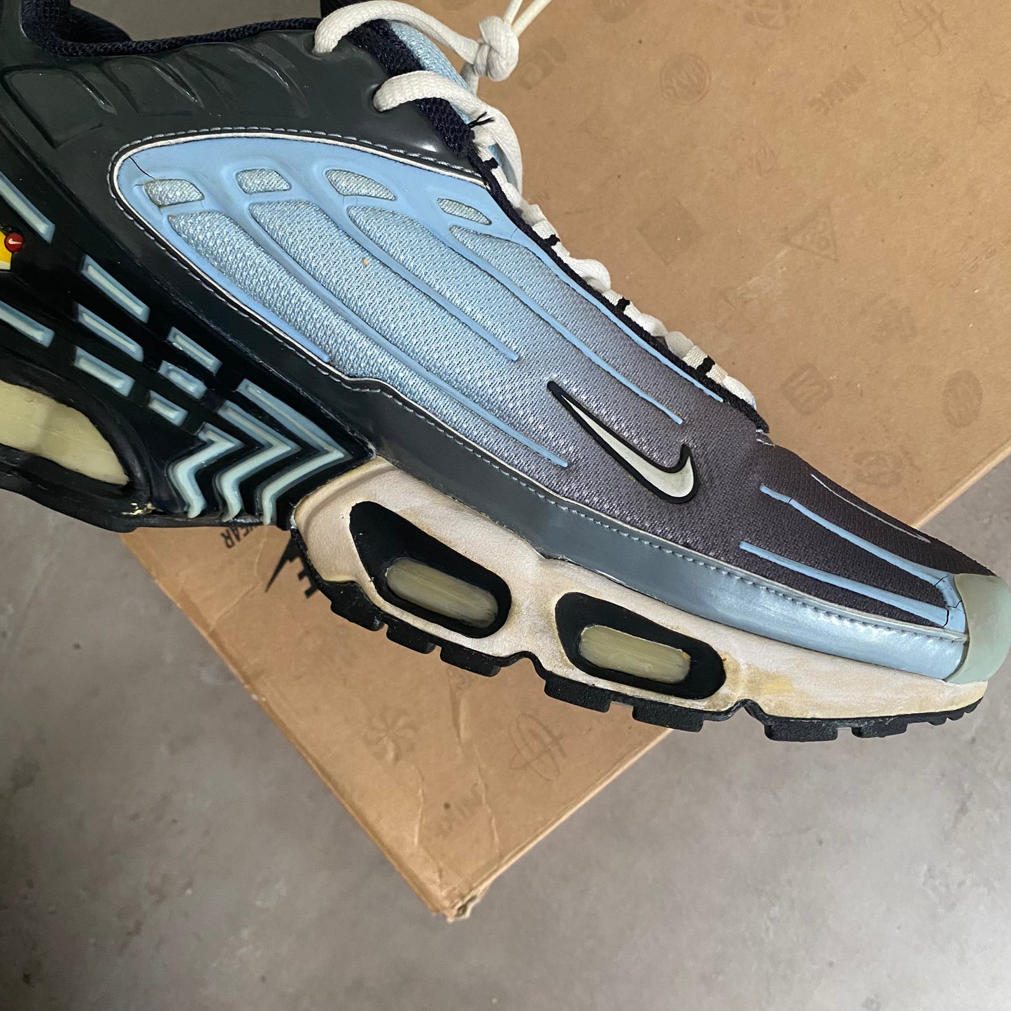Nike Air Max Plus 3 "Cannadienne" (2002) US12 Women's/ 10.5 Men's