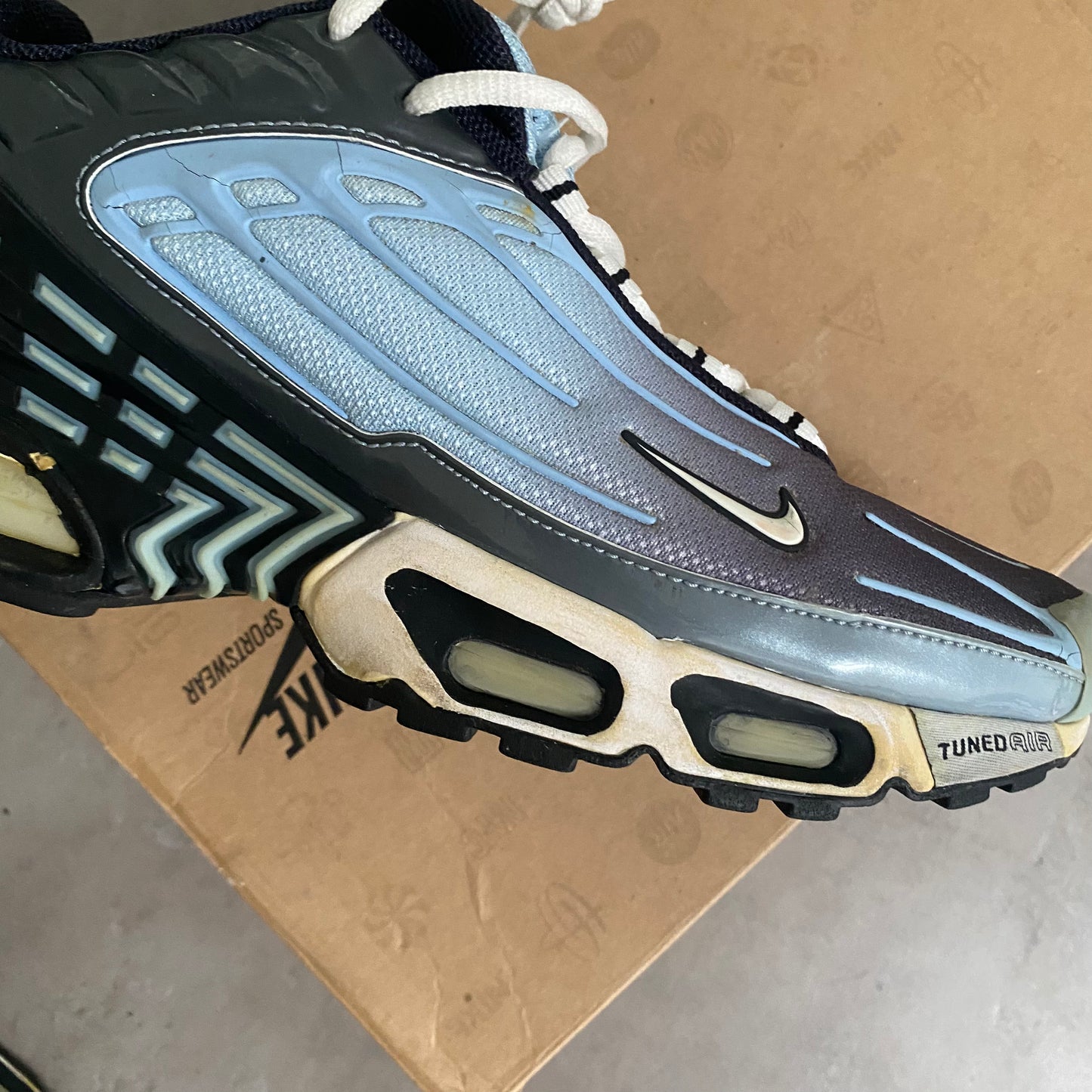 Nike Air Max Plus 3 "Cannadienne" (2002) US12 Women's/ 10.5 Men's